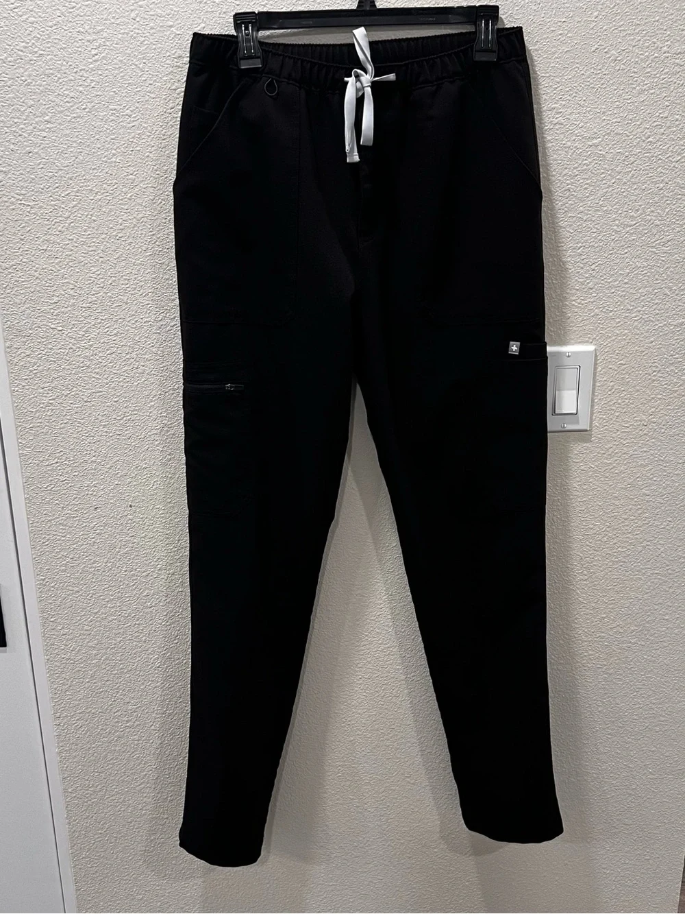 FIGS Cairo Cargo Black Scrub Pants Men’s Size M Zipper Fly Button Nine Pockets